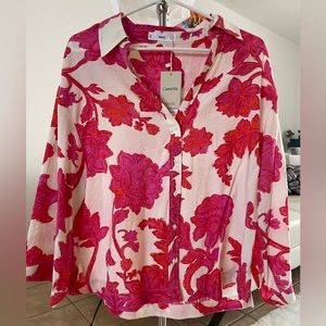 NWT Mango floral flowy, blouse. Amazing fit and colors!